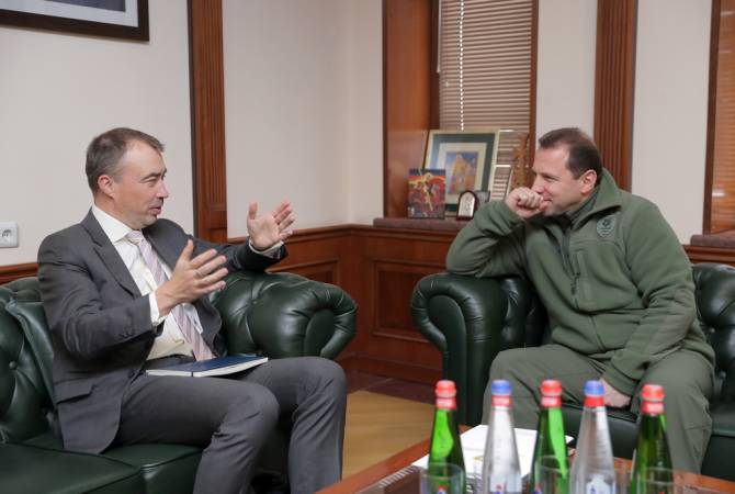 Министр обороны Армении принял специального представителя ЕС по вопросам Южного 
Кавказа и кризиса в Грузии