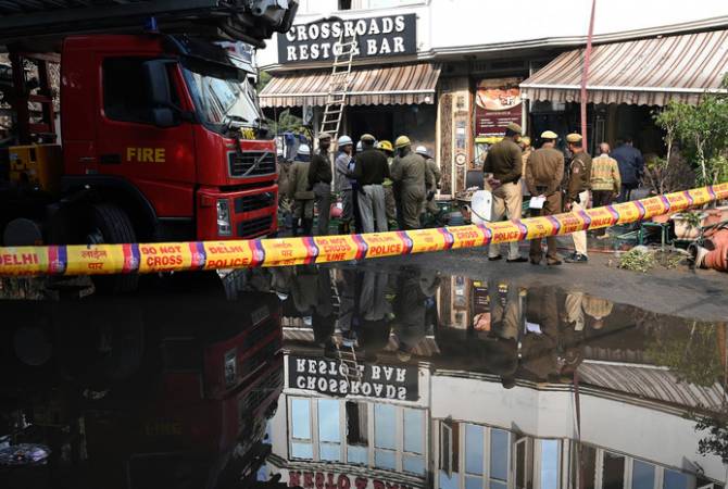 Число жертв пожара в гостинице в Дели достигло 17 человек