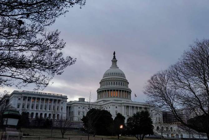 Законодатели в США достигли договоренности, позволяющей избежать "шатдауна"