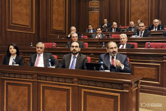 يجب الفصل بين الحكومة وقطاع الأعمال بشكل واضح- رئيس الوزراء الأرميني نيكول باشينيان يشدد على 
المرور إلى اللامركزية في تقديم خطة الحكومة بالبرلمان-