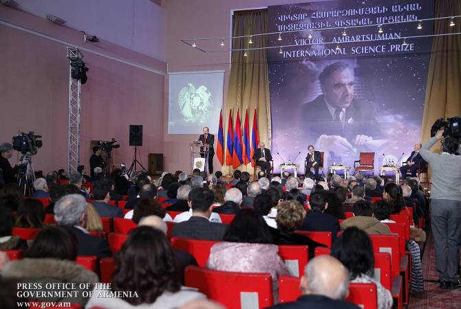 Никол Пашинян наградил лауреатов Международной научной премии имени Виктора 
Амбарцумяна