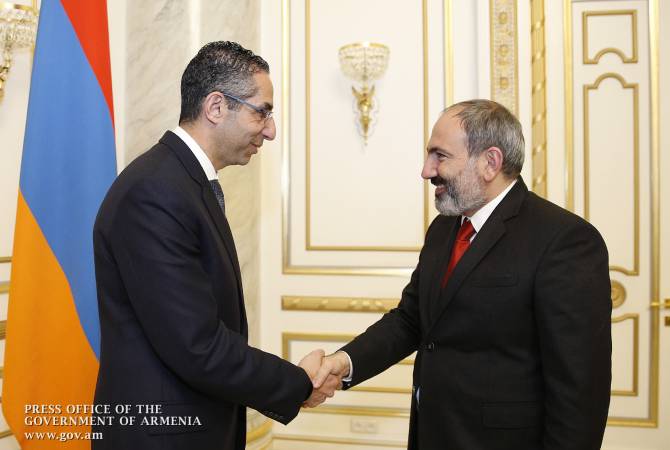 Премьер-министр Никол Пашинян принял министра обороны Кипра Савваса Ангелидиса

