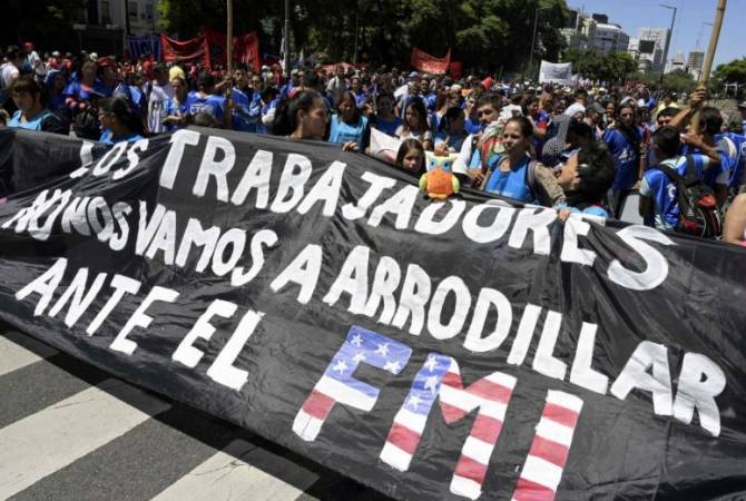 Тысячи демонстрантов в Аргентине потребовали ввести режим продовольственного ЧП