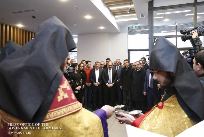 Pashinyan attends opening ceremony of Holiday Inn Express hotel in Yerevan