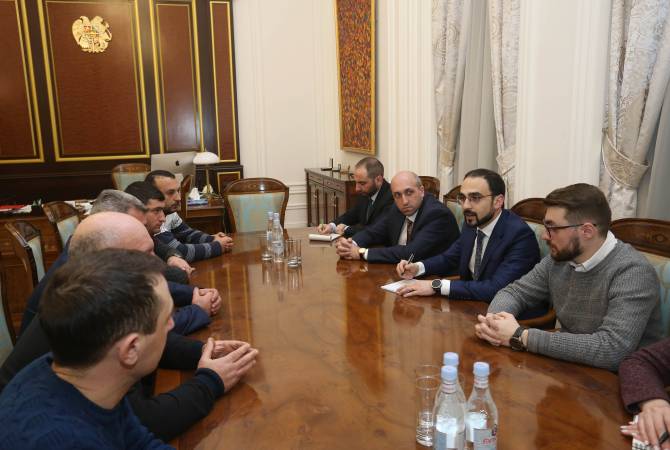 Deputy PM meets workers of Alaverdi copper factory, assures priority approach 
