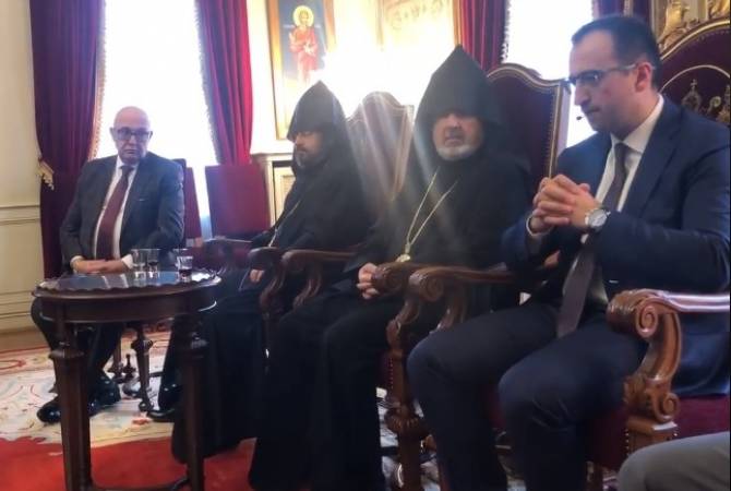 وزير صحة أرمينيا أرسين توروسيان يزور البطريركية الأرمنية بإسطنبول ويقول- المجتمع الأرمني هنا أكثر 
انقطاعية عن أرمينيا-