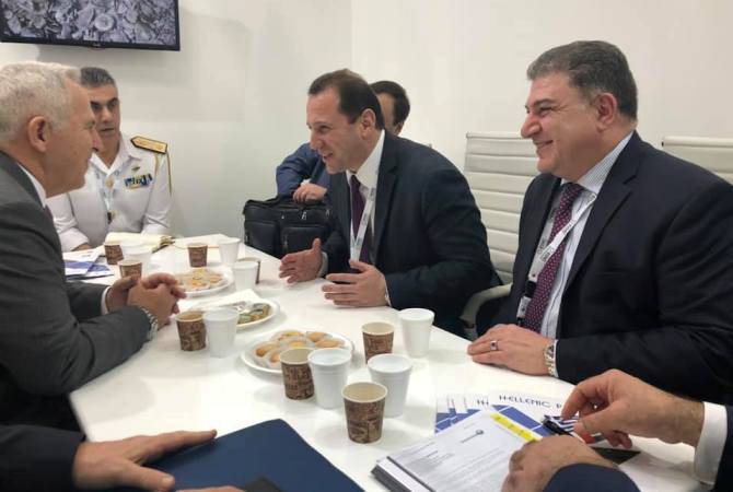 ՀՀ պաշտպանության նախարարը հանդիպել է Հունաստանի իր գործընկերոջ հետ և այցելել IDEX-2019 ռազմարդյունաբերական ցուցահանդեսի հայկական տաղավար
