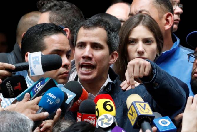 Гуайдо осудил решение властей Венесуэлы не пускать на территорию страны депутатов 
ЕП