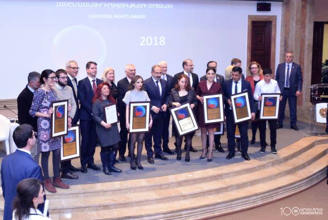 مسألة حقوق الإنسان هي حجر الزاوية لأرمينيا- رئيس الوزراء نيكول باشينيان خلال حفل توزيع «الجوائز 
العامة لحقوق الإنسان لعام 2018»-صور-