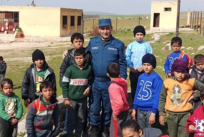 رئيس منظمة «مركز تفكيك الألغام والمعونة الإنسانية»روبين أراكيليان يزور خبراء البعثة الأرمينية في سوريا 
أثناء عملهم