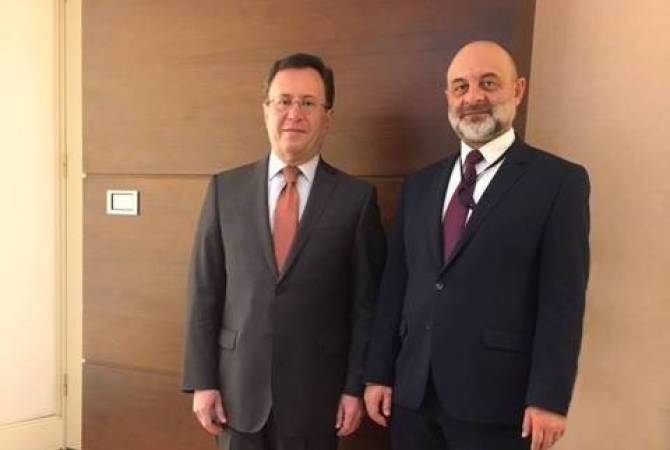 Посол Армении встретился с государственным секретарем МИД Польши