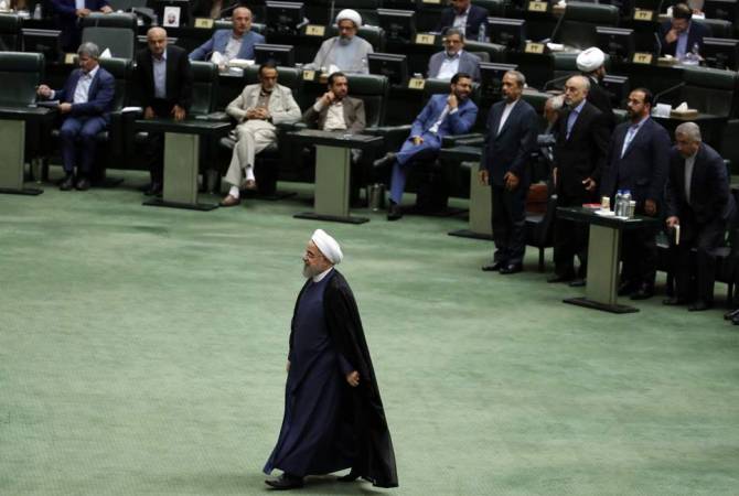 Le Parlement demande au Président iranien que Mohammad Zarif continue  à occuper le poste 
du ministre des Affaires étrangères
