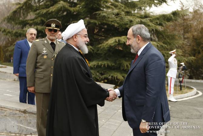 Accueil officiel du Premier ministre arménien à Téhéran