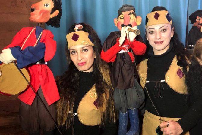 Гюмрийский  Кукольный  театр  по  случаю Барекендана представил  горожанам  
символичную постановку