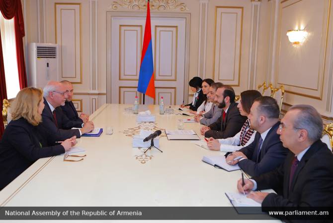رئيس البرلمان الأرميني آرارات ميرزويان يستقبل المدير العام لحقوق الإنسان وسيادة القانون بمجلس 
أوروبا كريستوس جياكوموبولوس