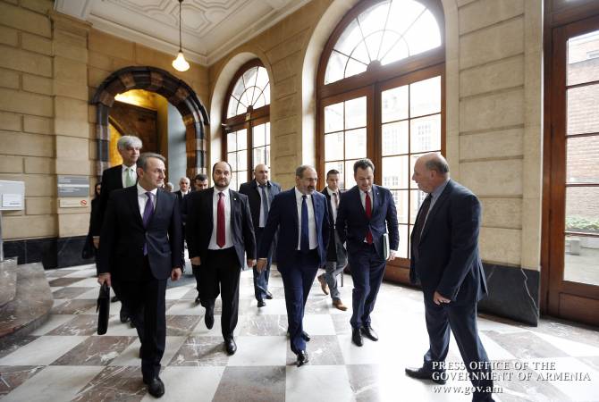 رئيس الوزراء الأرميني نيكول باشينيان يصل إلى بلجيكا مع جدول عمل طويلة يستهلها بزيارة لجامعة لوفين 
الكاثوليكية- صور-