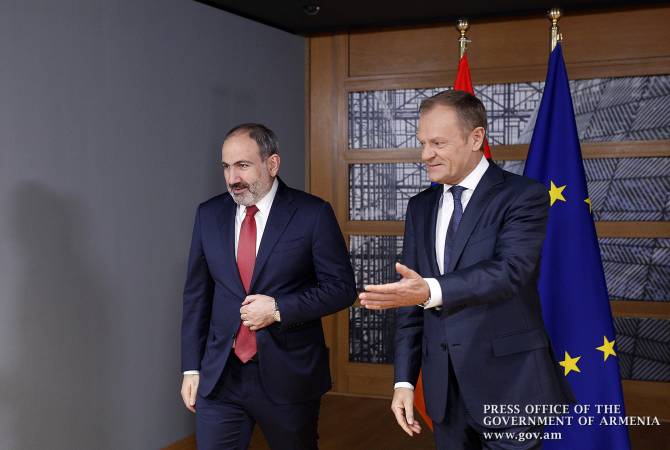 Donald Tusk admires Pashinyan’s resolve to bring democracy and economic development to 
Armenia