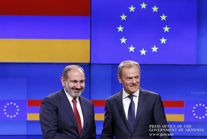 الاتحاد الأوروبي هو أكبر شريك لأرمينيا بحصة 28٪ من صادرات أرمينيا، صراع ناغورنو كاراباغ ليس له حل 
عسكري ويحتاج إلى تسوية سياسية وفقاً للقانون الدولي- رئيس المجلس الأوروبي دونالد توسك بمؤتمر 
صحفي مع رئيس الوزراء الأرميني نيكول باشينيان-