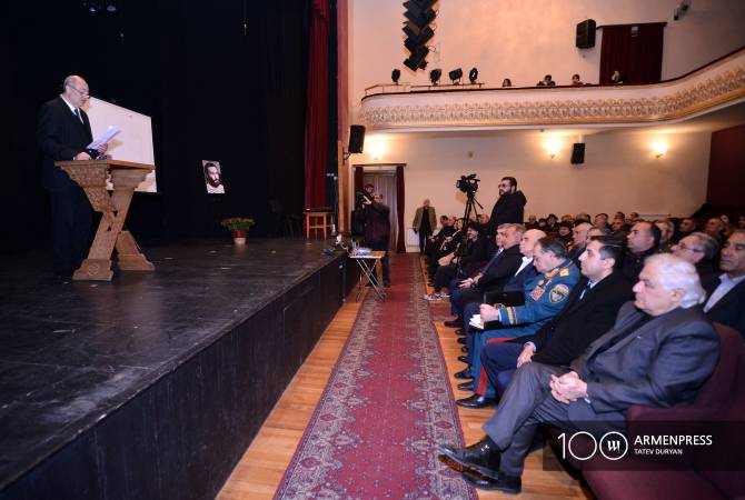 Հայաստանի գրողների միությունը ցերեկույթով շնորհավորեց Վազգեն Սարգսյանի 60-
ամյա հոբելյանը