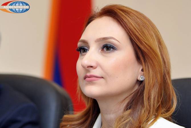 يجب إعادة تعريف دور المرأة- رئيسة تكتل «خطوتي» في البرلمان الأرميني ليليت ماكونتس ب«معرض 
تكافؤ الفرص» بمناسبة يوم المراة العالمي-