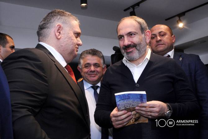 Премьер-министр Армении  присутствовал на презентации книги депутата НС Гора 
Геворгяна