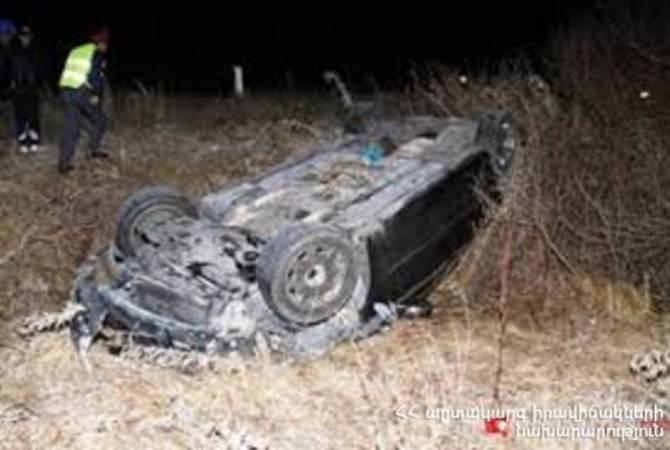  В Норашенике автомобиль перевернулся в  овраг  — водитель и 3  пассажира  
госпитализированы 