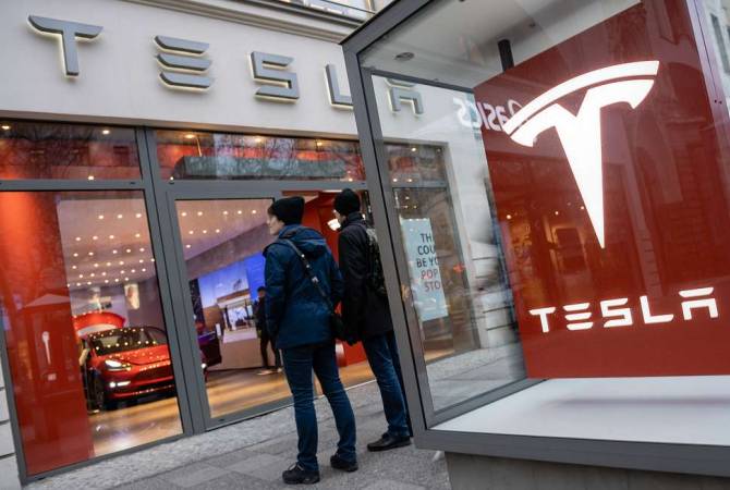 Tesla garde ses showrooms mais augmente ses prix
