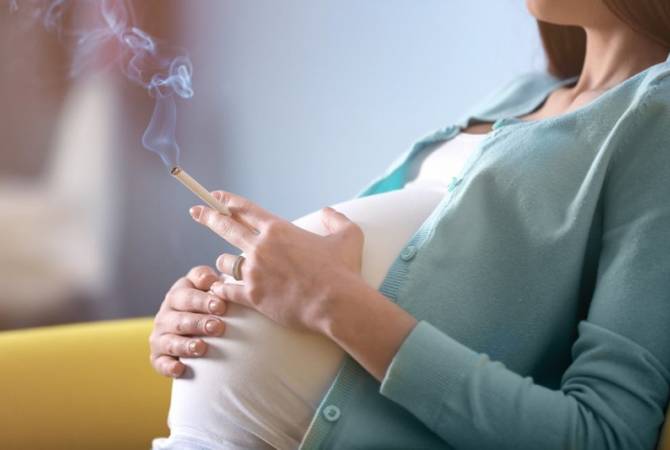 Ученые считают, что каждая сигарета во время беременности удваивает риск смерти 
ребенка