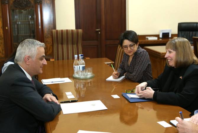 Le vice-Premier ministre Grigorian et l’Ambassadeur des Etats-Unis en Arménie ont discuté de la 
création d’un milieu favorable aux investissements 