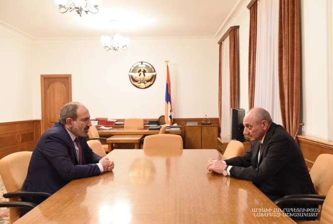 Bako Sahakyan et Nikol Pashinyan ont souligné  l'importance d'assurer une coopération étroite  
entre l'Arménie et l'Artsakh
