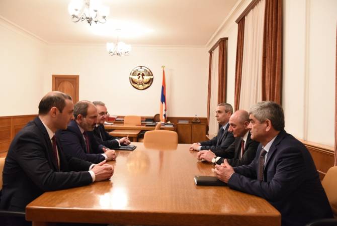  Главы Армении и Арцаха обсудили шаги по реализации совместных стратегических 
программ в социально-экономической сфере

 