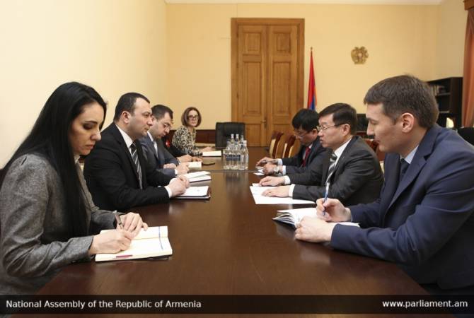 Վահե Էնֆիաջյանն ու ՀՀ-ում Ղազախստանի դեսպանը քննարկել են 
համագործակցության ընդլայնմանն առնչվող հարցեր

