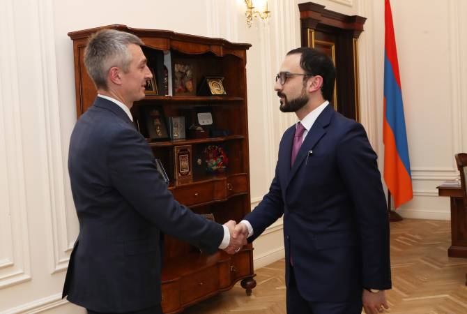 نائب رئيس وزراء أرمينيا تيكران أفنيان يستقبل وفد الصندوق الأوراسي لتحقيق الاستقرار والتنمية (EFSD) 
برئاسة المدير التنفيذي بالنيابة أندريه شيروكوف