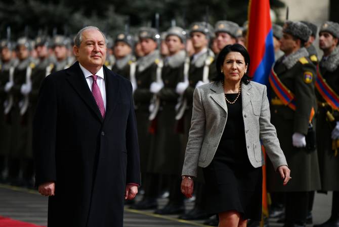 Cérémonie d’adieu pour le  Président géorgien au siège présidentiel 