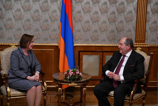Президент Армении встретился с временным поверенным в делах Канады в Республике 
Армения