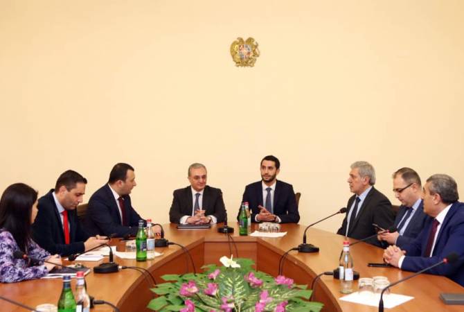 Le ministre arménien des Affaires étrangères, convoqué par les députés, se trouve à 
l'Assemblée nationale à leur rencontre