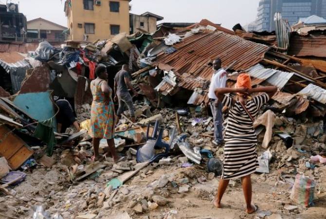 Число погибших при обрушении здания школы в Нигерии выросло до 20 человек