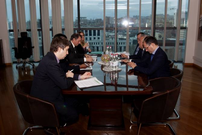 Nikol Pashinyan et Cyril Muller ont discuté de questions liées à l'élargissement de la coopération 
entre le Gouvernement de la République d'Arménie et la Banque mondiale