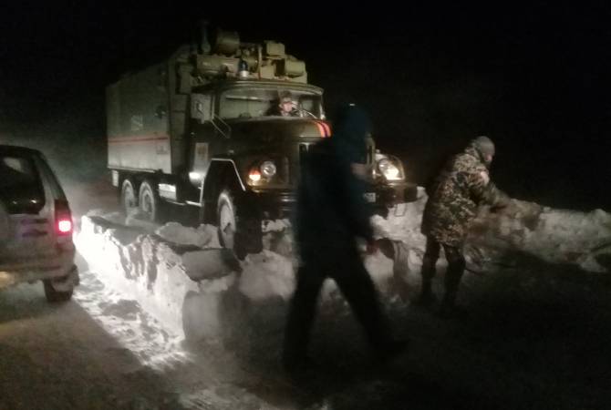 Метель и блокирование автомобилей в области Вайоц Дзор: спасателям до рассвета 
удалось вывести из блокады 24 пассажира