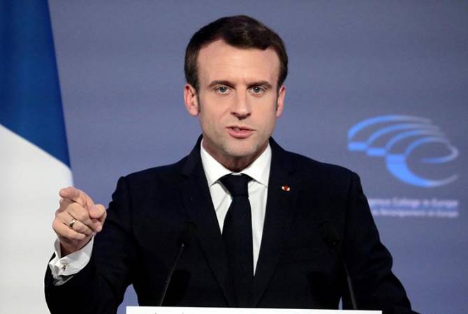 Reuters: президент Франции рассматривает возможность запрета протестов на Елисейских 
полях