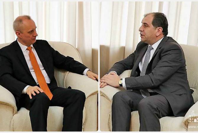 L'Ambassadeur Ghevondian et le Vice-Ministre des Affaires étrangères de Biélorussie ont 
échangé des idées sur le programme de coopération bilatérale
