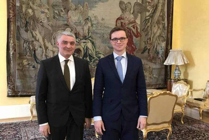 L'Ambassadeur Hovakimian a discuté du calendrier des visites bilatérales et des consultations 
politiques avec le Vice-Ministre des Affaires étrangères de la République tchèque
