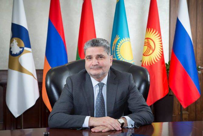 أرمينيا عرضت تطبيق التسجيل الإلكتروني للوثائق المصاحبة للبضائع بمنطقة الاتحاد الاقتصادي الأوراسي- 
رئيس مجلس اللجنة الاقتصادية الأوراسية تيكران سركيسيان-