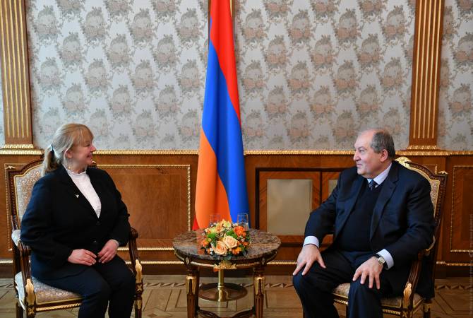 President Sarkissian hosts Dean of Faculty of Journalism at Moscow State University