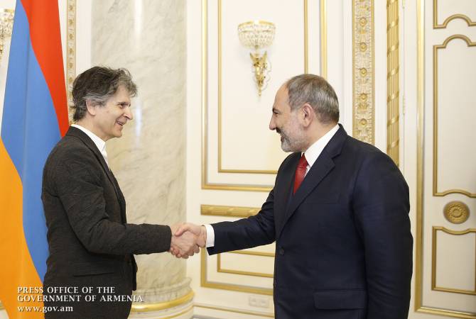 رئيس الوزراء نيكول باشينيان يستقبل رجل الأعمال الأرمني-الأمريكي والمستثمر جيمس توفينكيان وبحث 
سلسلة من المشاريع
