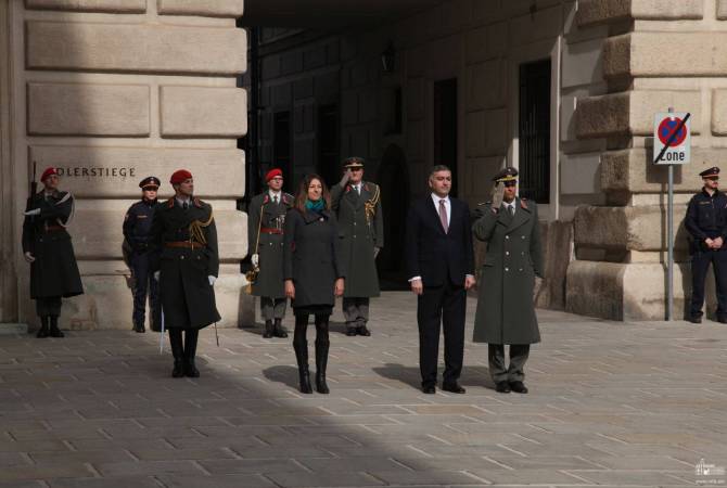 Посол Армен Папикян вручил верительные грамоты федеральному президенту Австрии 
Александру Ван дер Беллену