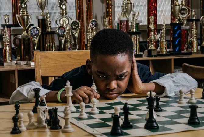 СМИ: для бездомного 8-летнего чемпиона по шахматам из Нью-Йорка собрали $178 тыс.