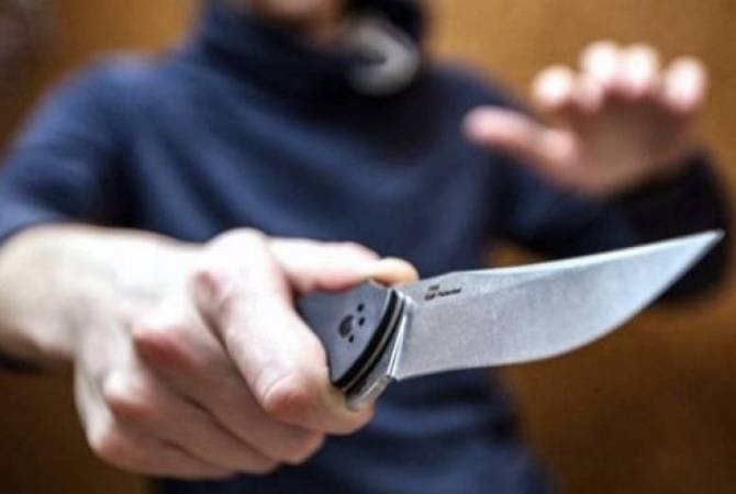 Լոռու մարզի 43-ամյա բնակիչը ձերբակալվել է նախկին կնոջ մոր նկատմամբ դանակի 
գործադրմամբ ավազակություն կատարելու կասկածանքով

