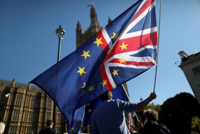 Более 890 тысяч британцев подписали петицию за отмену Brexit