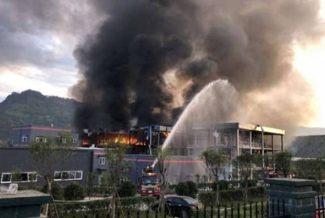 В Китае к тушению пожара после взрыва на химзаводе привлекли 930 спасателей